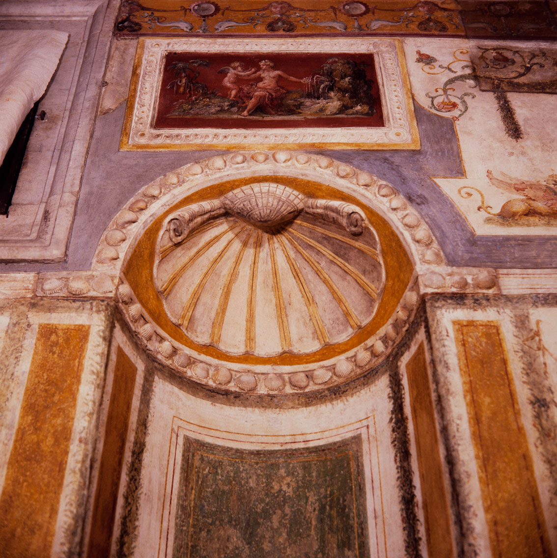 Diana e Amore (decorazione plastico-pittorica, serie) di Pippi Giulio detto Giulio Romano, Giovanni da Udine detto Giovanni Ricamatore (sec. XVI) 