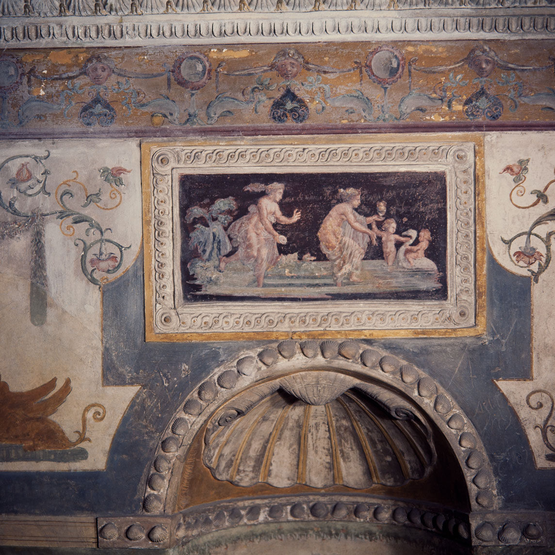 Ninfe e amorini (decorazione plastico-pittorica, serie) di Pippi Giulio detto Giulio Romano, Giovanni da Udine detto Giovanni Ricamatore (sec. XVI)