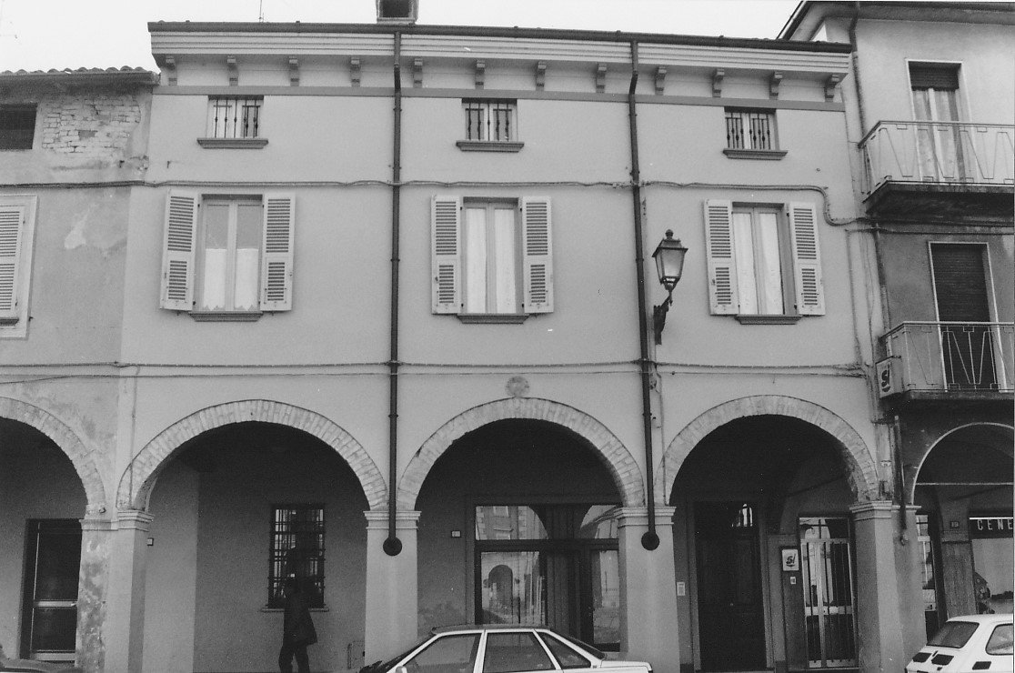Palazzo di Piazza Patrioti 2 (palazzo, urbano) - Cortemaggiore (PC) 