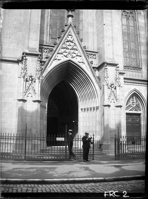 Basilea - Chiesa di S. Elisabetta - portale (negativo) di Rossi, Giovanni Battista (XX)