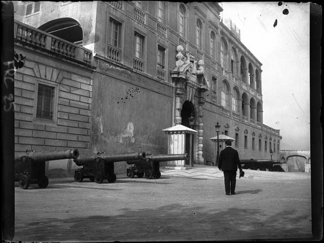 Monaco - Palazzo Grimaldi - facciata (negativo) di Rossi, Giovanni Battista (XX)