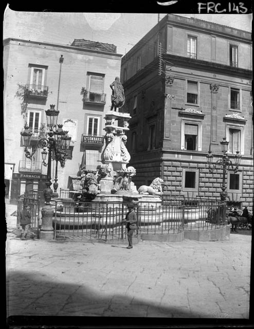 Napoli - monumento celebrativo (negativo) di Rossi, Giovanni Battista (XX)