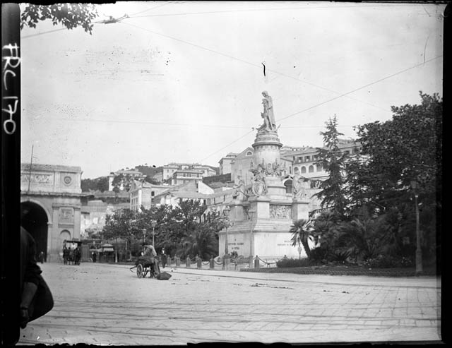Genova - Monumento a Cristoforo Colombo (negativo) di Rossi, Giovanni Battista (XX)