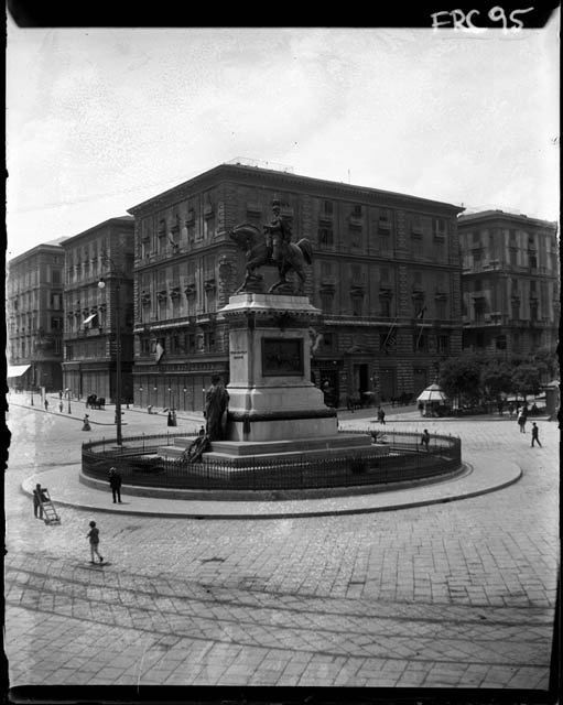 Milano - Monumento a Vittorio Emanuele II (negativo) di Rossi, Giovanni Battista (XX)