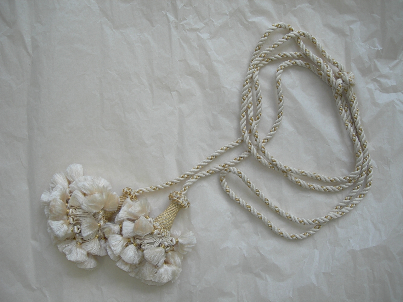 cingolo di camice di Guarnieri Carla, Monache benedettine di Santa Maria di Rosano (sec. XX)