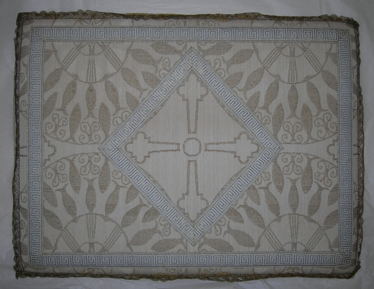 cuscino per libro liturgico di Guarnieri Carla, Monache benedettine di Santa Maria di Rosano (sec. XX)