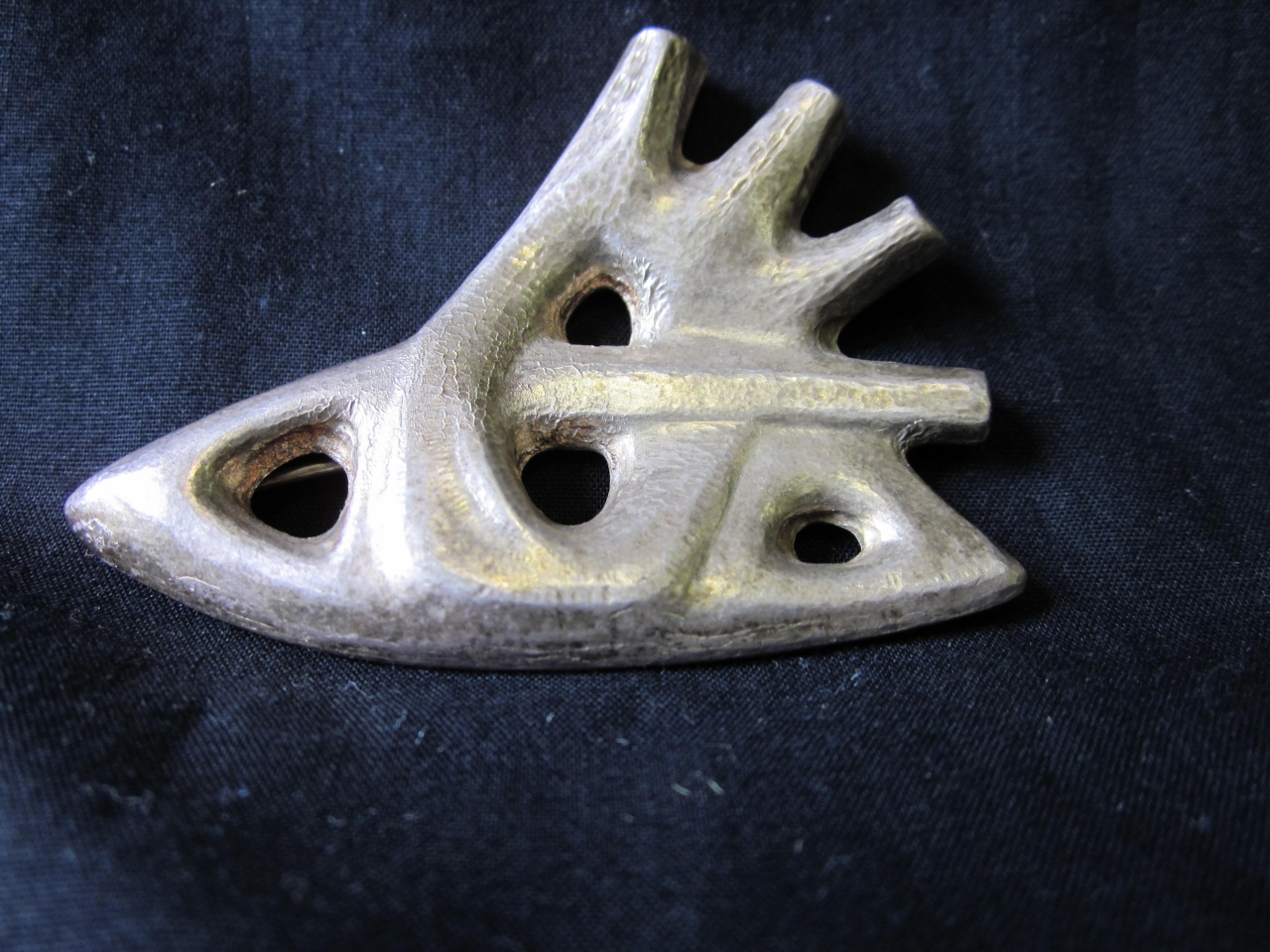 spilla, opera isolata di Sicurani Mauro (terzo quarto sec. XX)