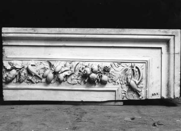 motivi decorativi con fiori, frutta, uccelli (calco) di Lelli Oronzio (bottega) (ultimo quarto sec. XIX)