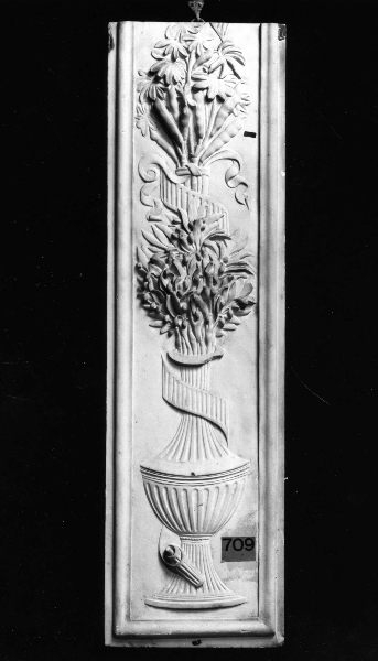 motivi decorativi con vaso, fiori e frutta (calco) di Lelli Oronzio (bottega) (ultimo quarto sec. XIX)