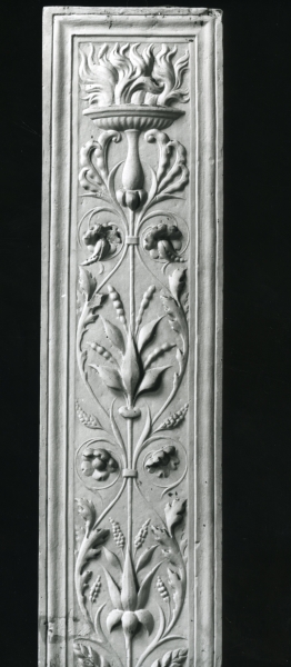 motivi decorativi a candelabra e vaso con fiamme (calco) di Lelli Oronzio (bottega) (sec. XIX)