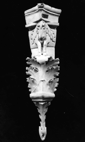 motivi decorativi a grottesche con cavallo e foglie d'acanto (calco) di Laboratorio Istituto Statale d'Arte (secondo quarto sec. XX)