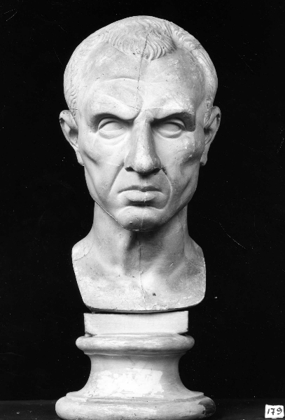 testa di Giulio Cesare (calco di scultura) di Laboratorio Istituto Statale d'Arte (attribuito) (sec. XX)