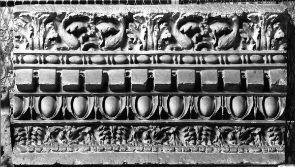 motivi decorativi a fasce con ornato vegetale, ovoli e dentelli (calco) di Gherardi M (bottega) (ultimo quarto sec. XIX)