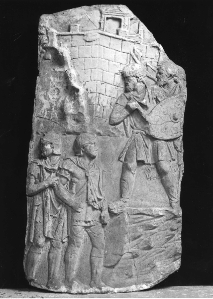 Soldati ispezionano una zona nemica (calco di rilievo) - bottega italiana (metà sec. XX)