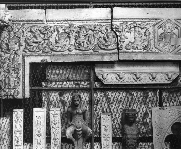 motivi decorativi a girali di acanto con angeli e Cristo benedicente (calco) di Lelli Oronzio (bottega) (ultimo quarto sec. XIX)