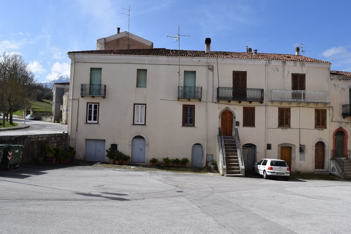 palazzo, plurifamiliare - Cantalupo nel Sannio (IS)  (XX, inizio)