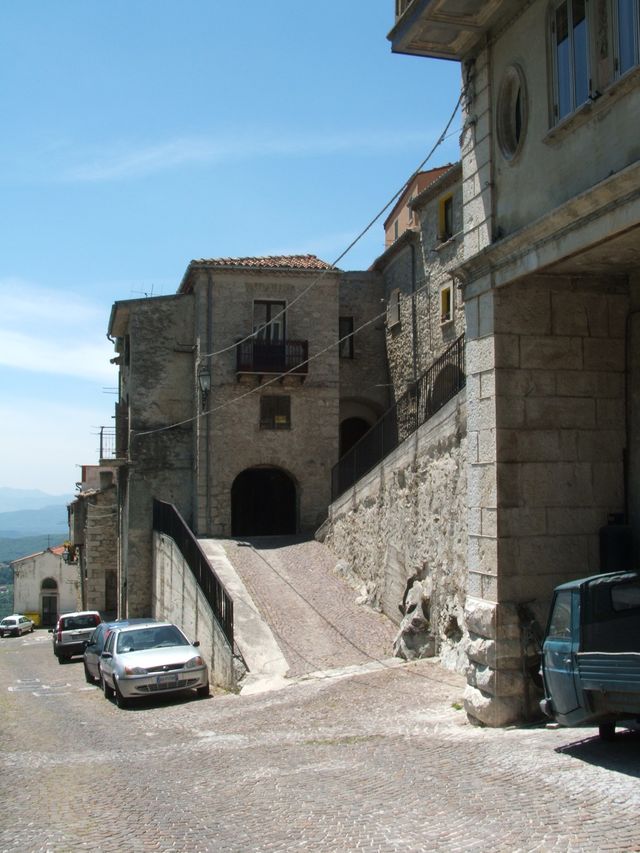 complesso di edifici, con passaggio voltato - Miranda (IS) 