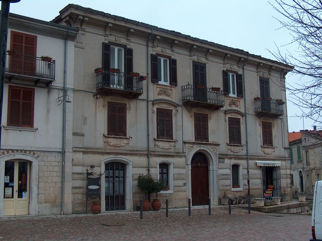 Palazzo Galeazzo-Pede (palazzo, bifamiliare) - Vinchiaturo (CB) 