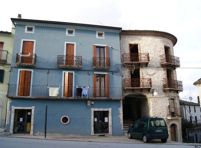 Palazzo Farinaccio (palazzo, borghese, monofamiliare, con porta urbica) - Gildone (CB) 