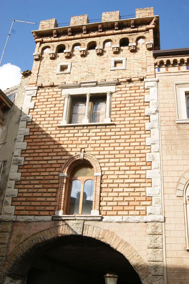 Casa Testa-D'Amico e Porta Maggiore (palazzo, plurifamiliare, con porta urbica) - Jelsi (CB) 