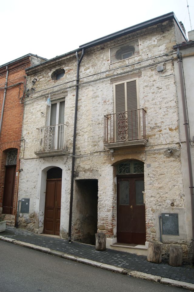 palazzo, plurifamiliare - Toro (CB) 