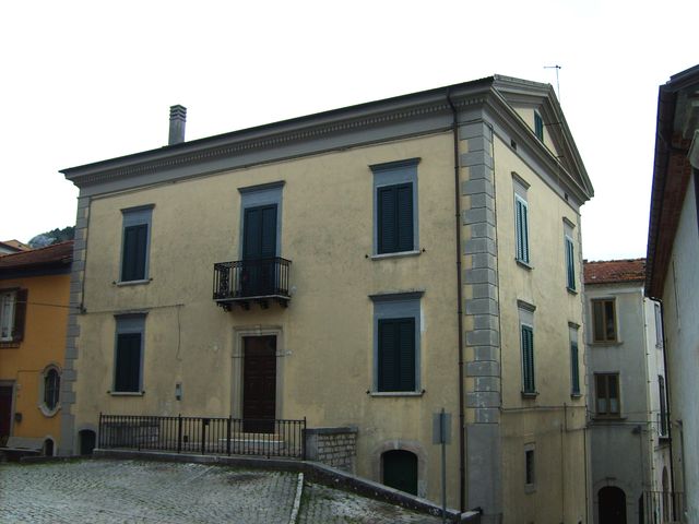 Palazzo Tirone (palazzina, plurifamilliare) - Carovilli (IS) 