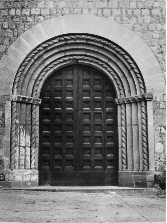 portale - ad arco - ambito laziale (seconda metà sec. XIV)