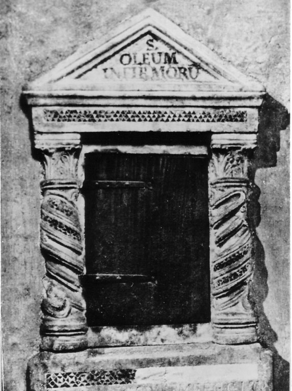 tabernacolo - a frontale architettonico di Vassalletto III (sec. XIII)