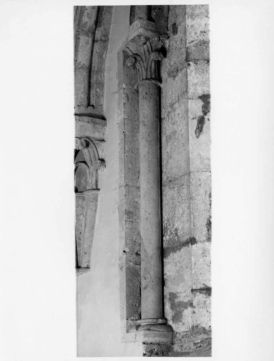 colonnina - ambito cistercense (primo quarto sec. XIII)