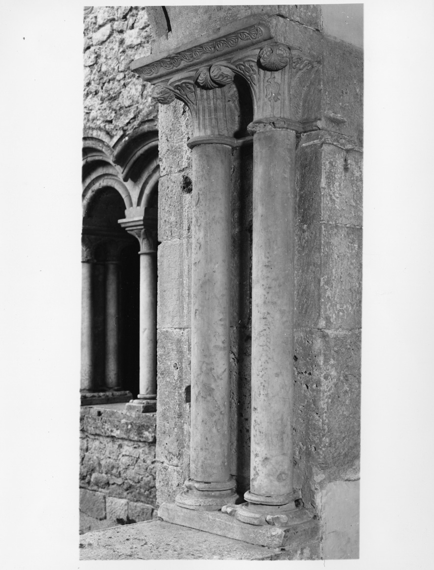 colonnina, coppia - ambito cistercense (sec. XIII)