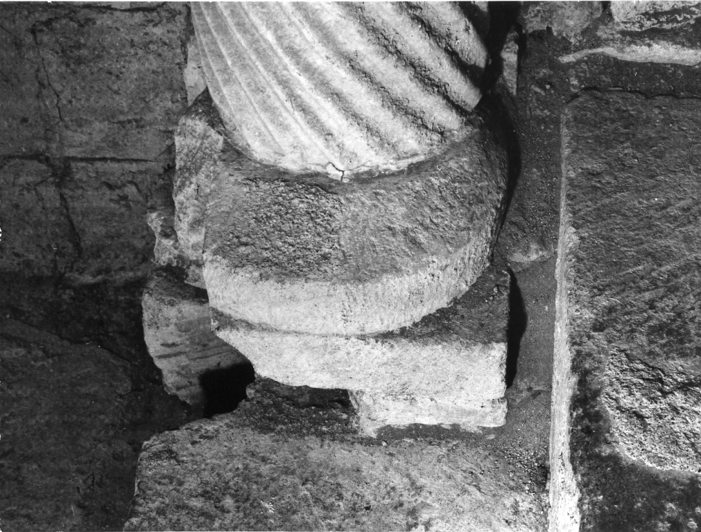 base di colonna - ambito umbro-laziale (sec. XII)