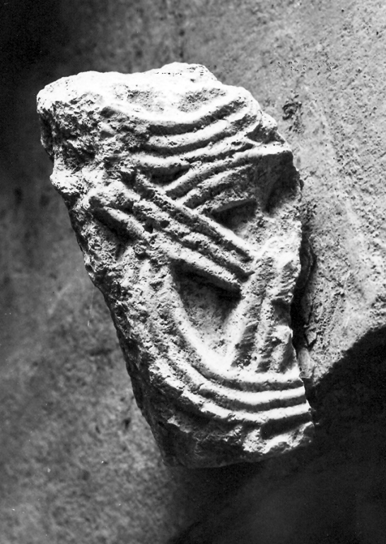 decorazione plastica, frammento - ambito laziale (sec. IX)
