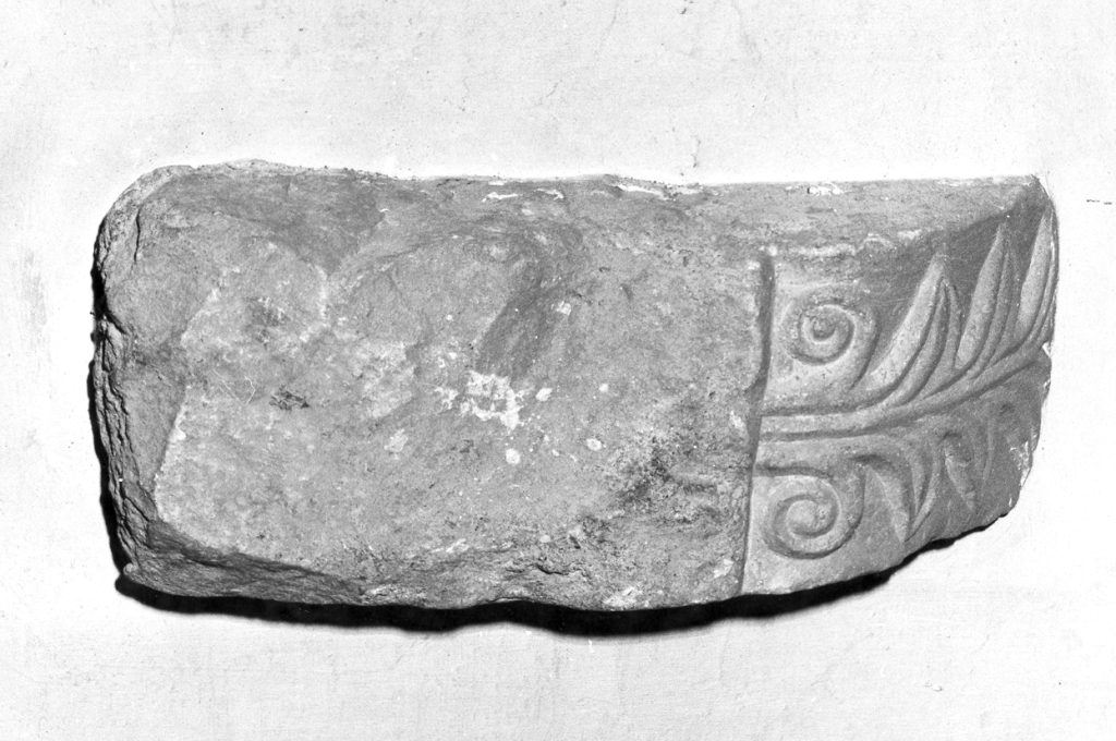 mensola, frammento - ambito laziale (sec. IX)