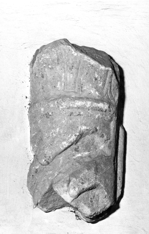 capitello, frammento - ambito laziale (fine/inizio secc. VIII/ IX)