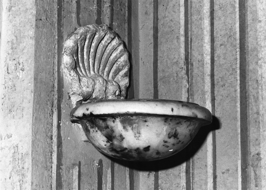 acquasantiera - ambito laziale (seconda metà sec. XVI)