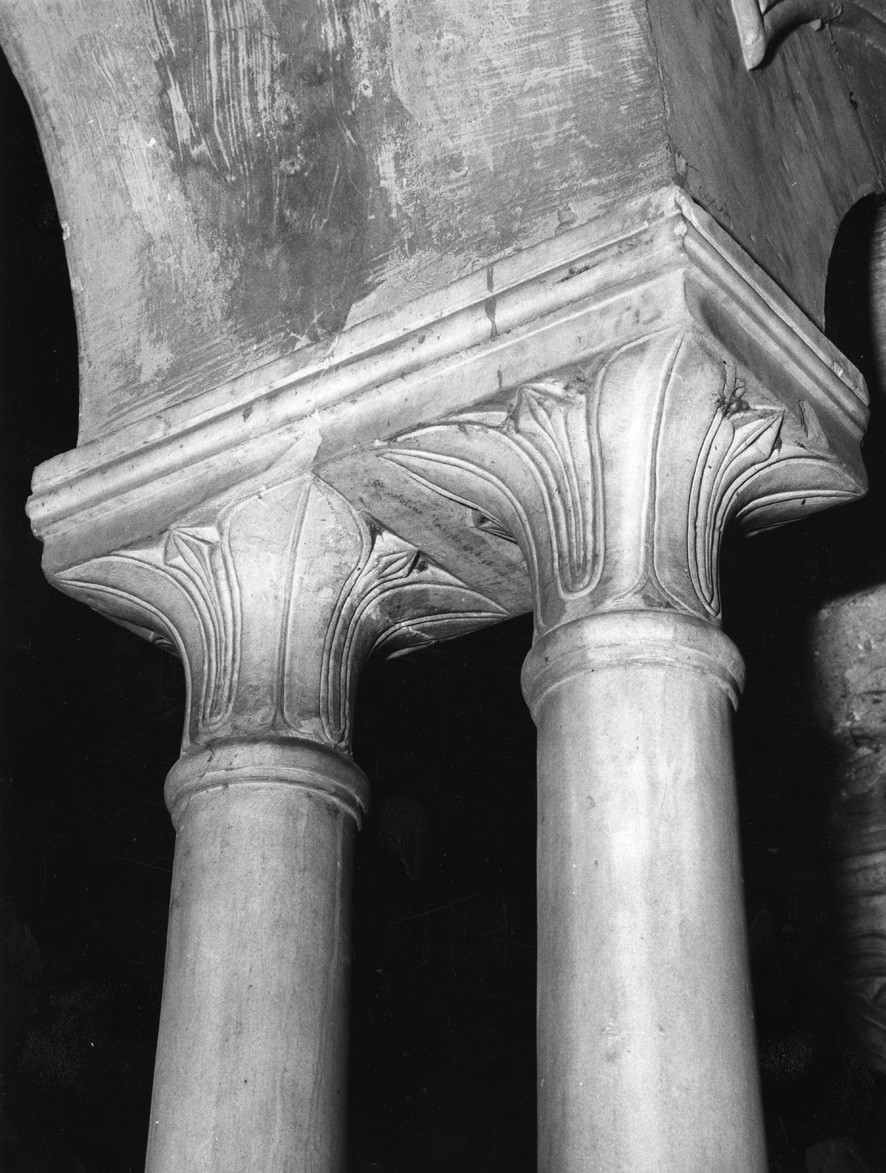 capitello, coppia - ambito laziale (sec. XVI)