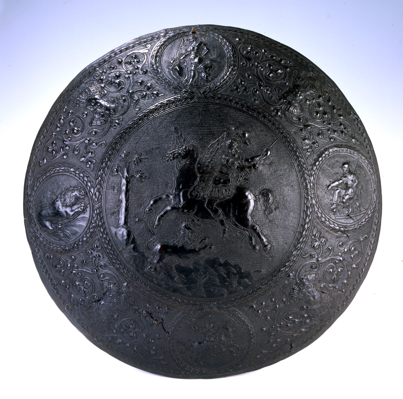 Bellerofonte, a cavallo di Pegaso, scaglia un dardo contro la chimera (rotella - da pompa, opera isolata) - ambito italiano (metà sec. XVI)