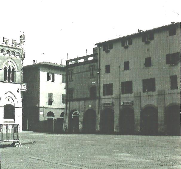 casa d'angolo su porticato (casa, a schiera) - Grosseto (GR)  (XVIII, prima metà)