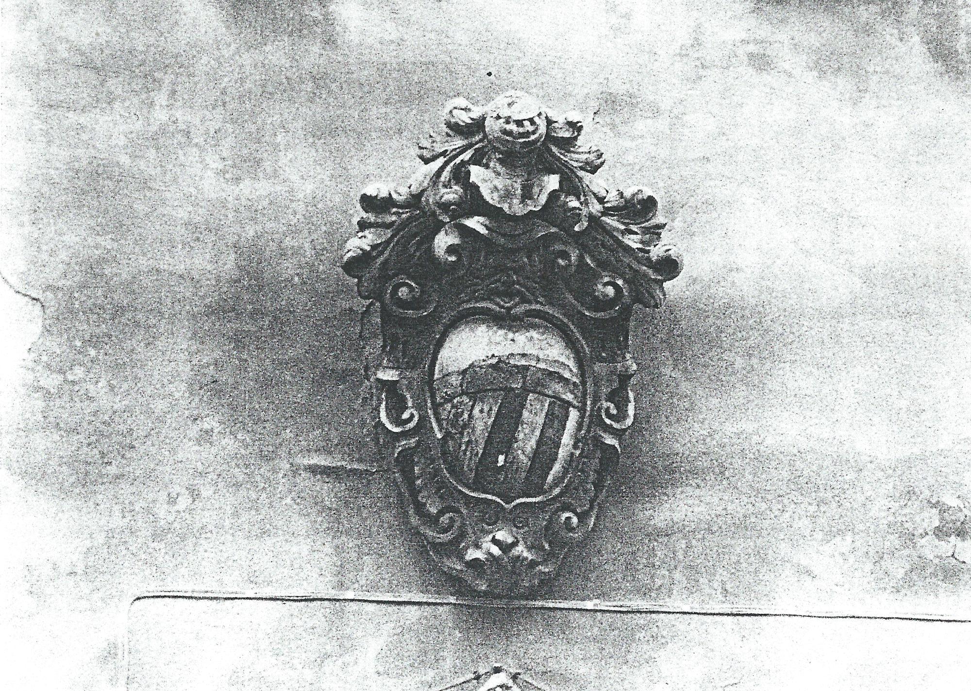 Stemma di Palazzo Chiarini, Stemma con fascia (stemma araldico, opera isolata) - barocco (XVII)