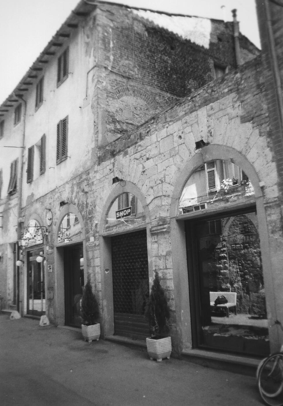 casa di origine medievale (casa in linea) - Grosseto (GR)  (XIII, seconda metà)