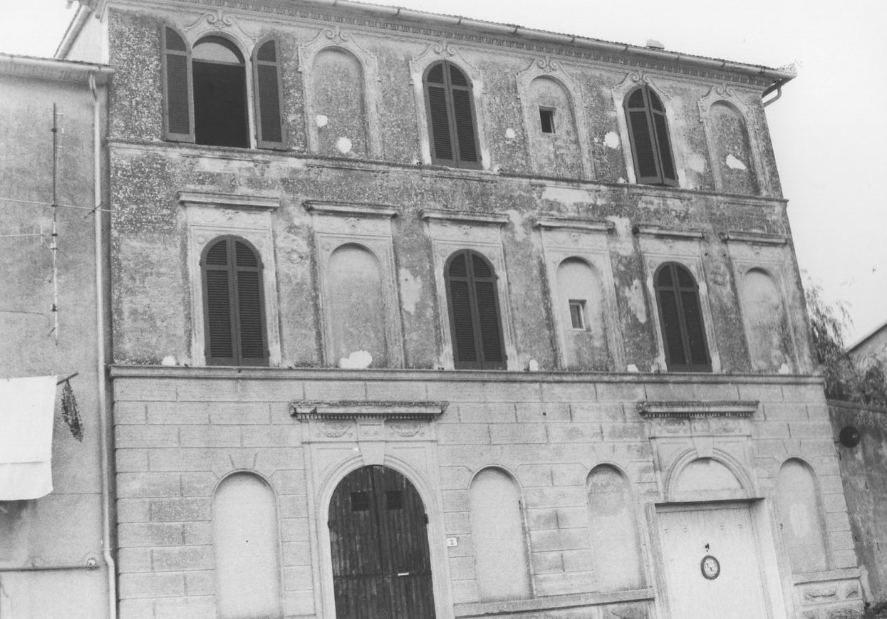 PALAZZO IN PIAZZALE ROMA (palazzo) - Magliano in Toscana (GR) 