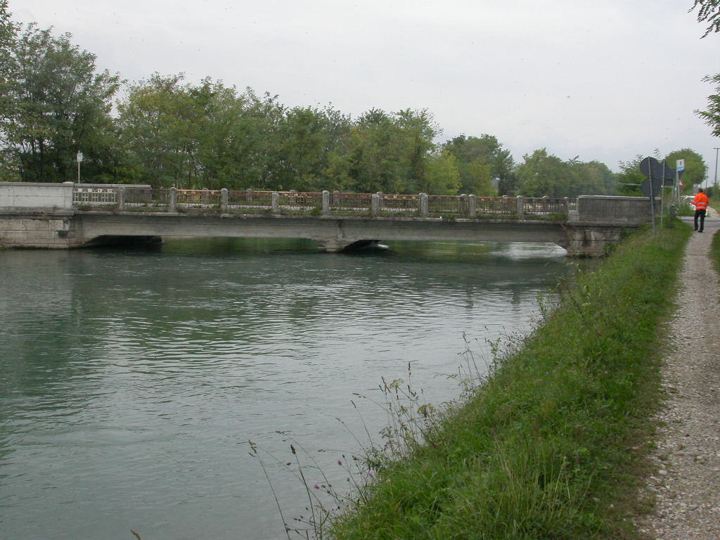 ponte sul canale Brentella (ponte) - Pederobba (TV) 
