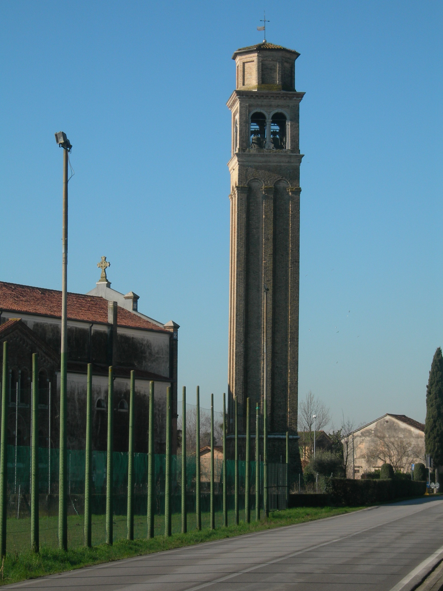campanile della chiesa dei Santi Giuseppe e Colombano (campanile) - Breda di Piave (TV) 