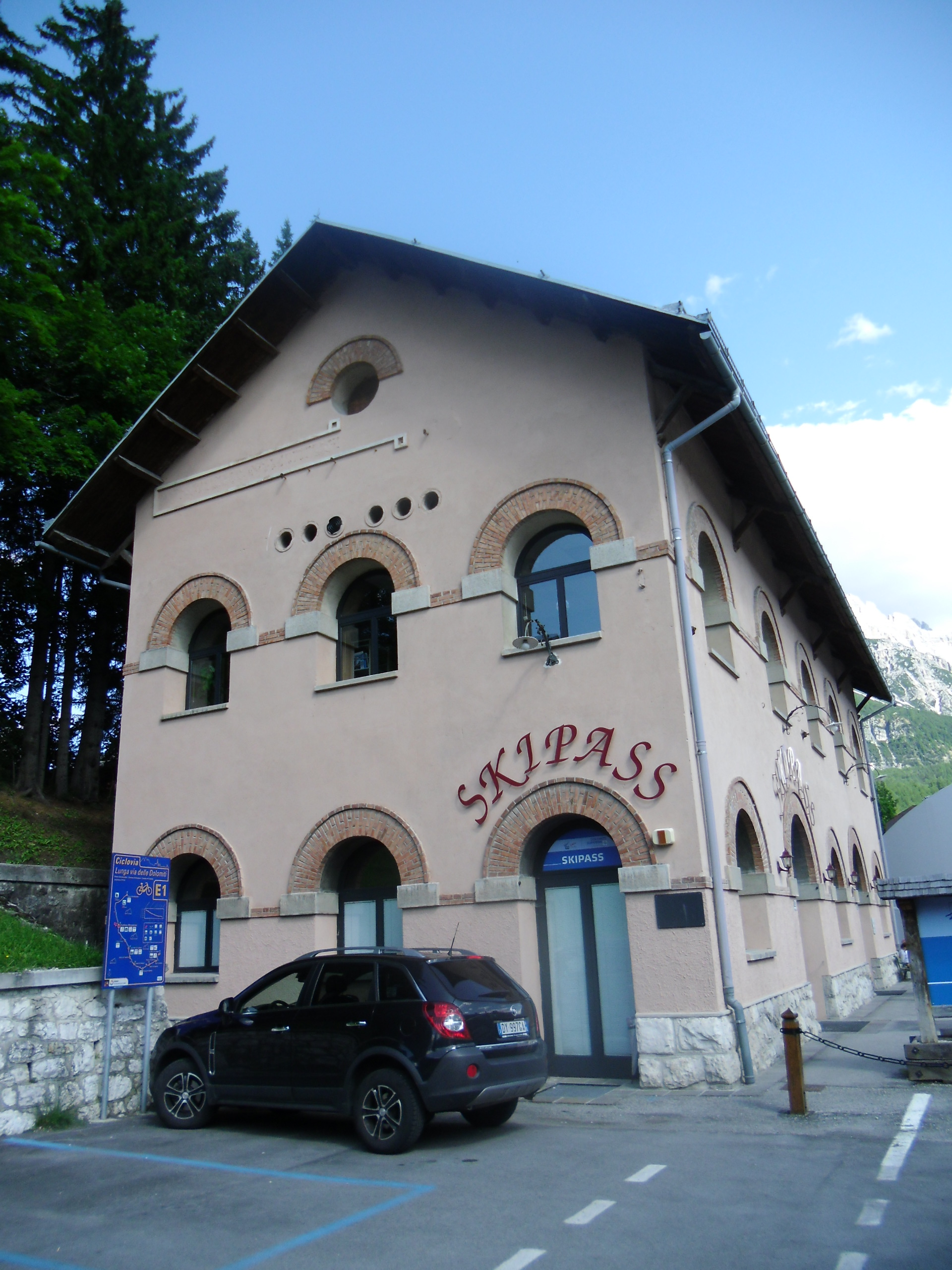 skipass - complesso dell'ex stazione ferroviaria di Cortina d'Ampezzo (skipass) - Cortina d'Ampezzo (BL) 