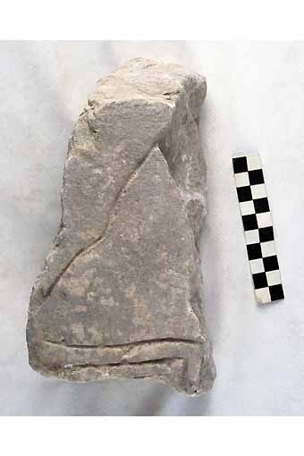 STELE/frammento - produzione daunia (secc. VII/ V a.C)