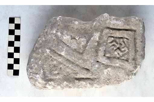 STELE/frammento - produzione daunia (secc. VII/ V a.C)