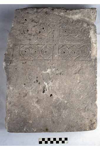 STELE/frammento - produzione daunia (secc. VII/ V a.C)