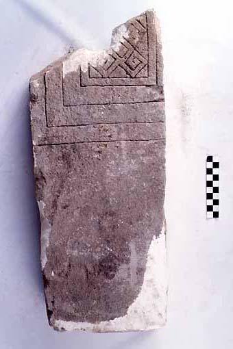 STELE/frammento - produzione daunia (secc. VII/ V a.C)
