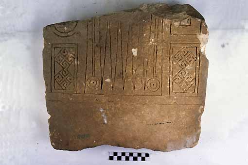 STELE/frammento - produzione daunia (secc. VII/ V a.C)