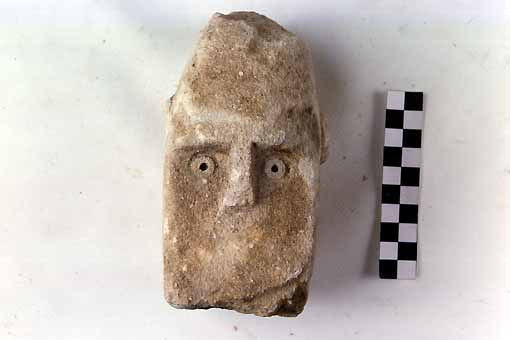 TESTA DI STELE - produzione daunia (sec. VII a.C)